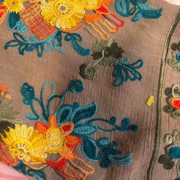 Fig and flower medium embroidered womens blouse - Picture 8 of 8